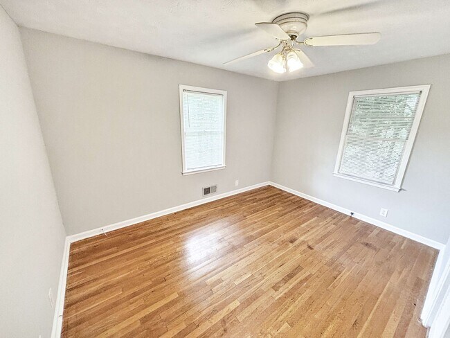 Building Photo - Renovated Brick Ranch w/Basement