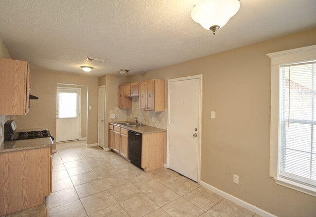 Building Photo - 1430 Hade Falls Ln
