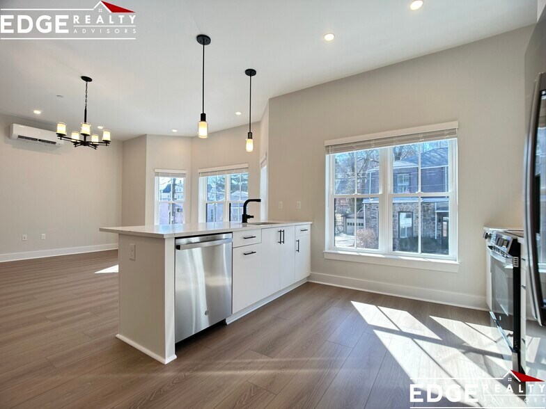 Building Photo - 9 Newton St