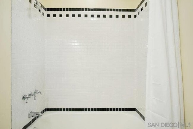 Building Photo - 4417 Van Dyke Ave