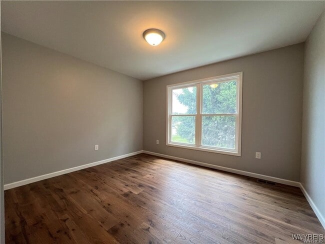 Building Photo - 1589 Center Rd