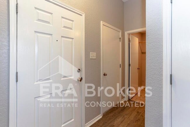 Building Photo - 1614 Twisted Oak Dr