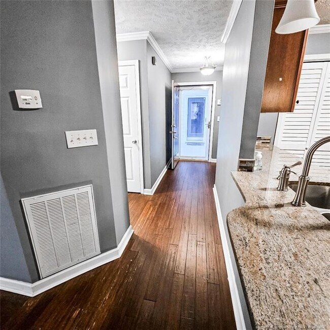 Building Photo - 1750 Renwick Dr