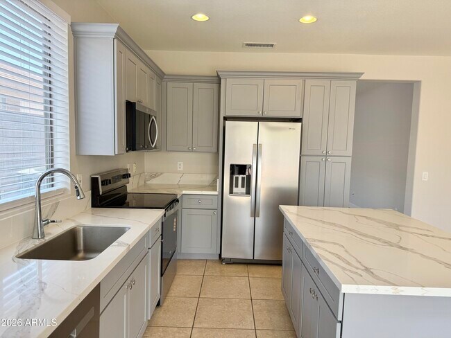 Building Photo - 6558 W Townley Ave