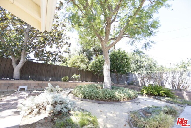 Building Photo - 7309 Asman Ave