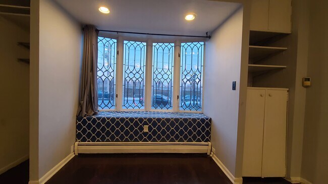 Building Photo - 2019 Palisade Ave