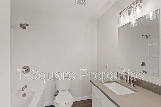 Building Photo - 2918 Nassau St