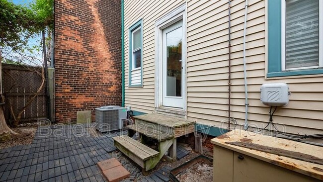 Building Photo - 1510 Trumbull St