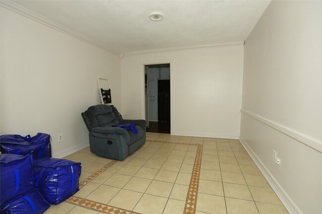 Building Photo - 354 S Amherst Dr