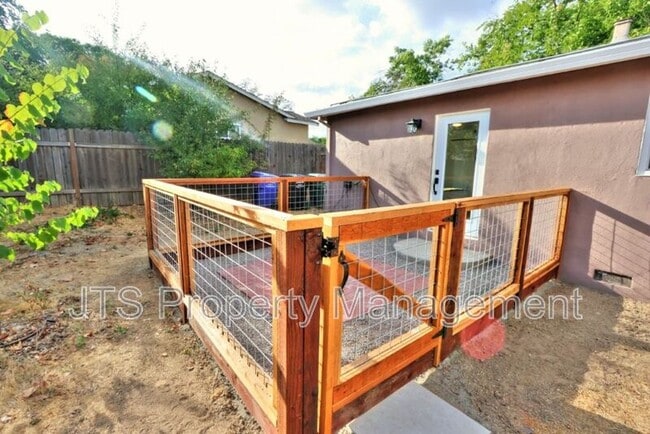 Building Photo - 6906 Pin Oak Ct