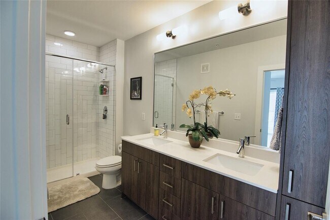 Building Photo - 2213 Poquito St