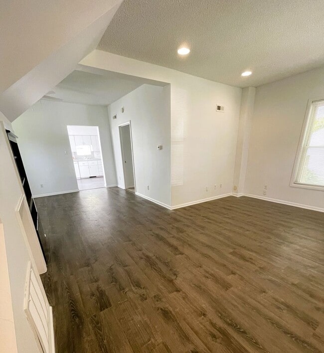 Building Photo - $1975 FOR RENT - SINGLE UPDATED FAMILY HOU...