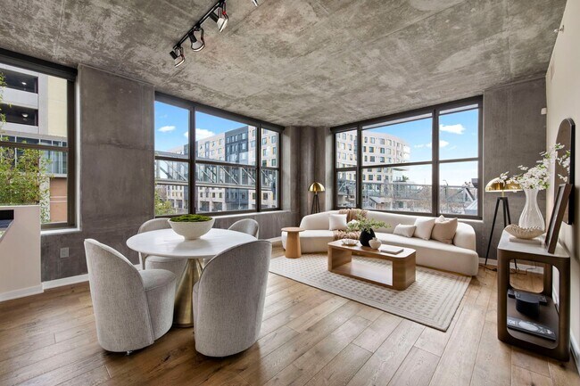 Building Photo - 2 Bed/2 Bath Luxury Condo at The Bond