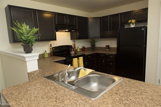 Building Photo - 41 E Park Dr