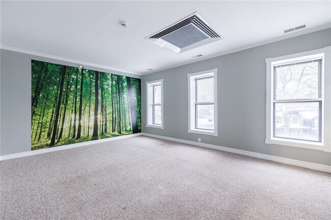 Building Photo - 186 Monroe Ave