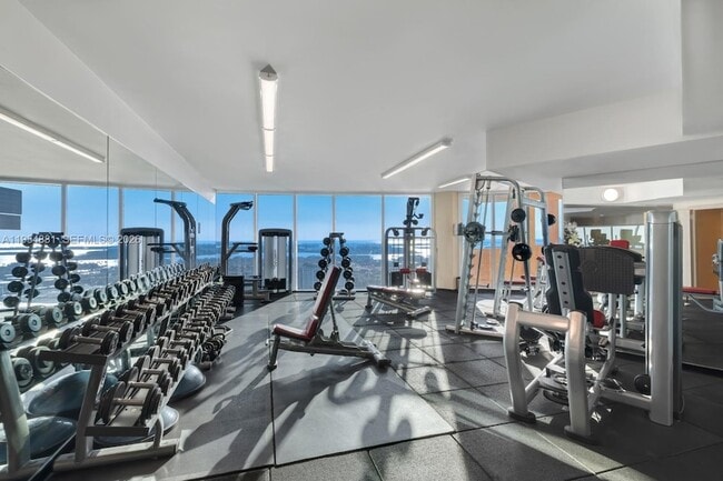 Building Photo - 300 South Pointe Dr