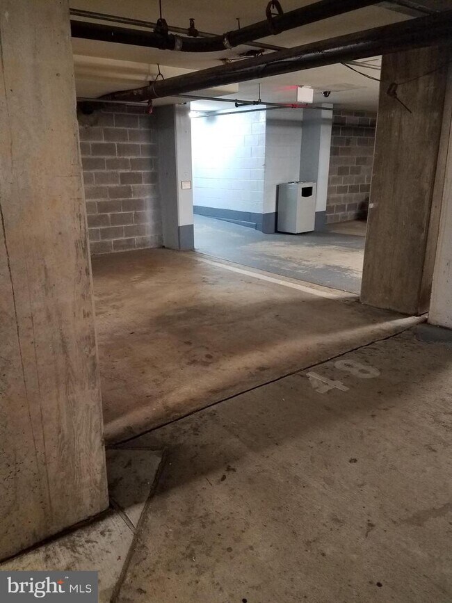 Building Photo - 1808 Old Meadow Rd