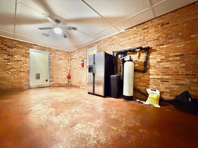 Building Photo - Charming Ranch with Fireplace, Two Living Areas & Large Lot – Minutes to Downtown