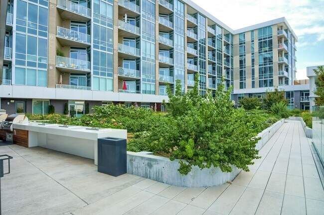 Building Photo - Two Bedroom Penthouse in Denver