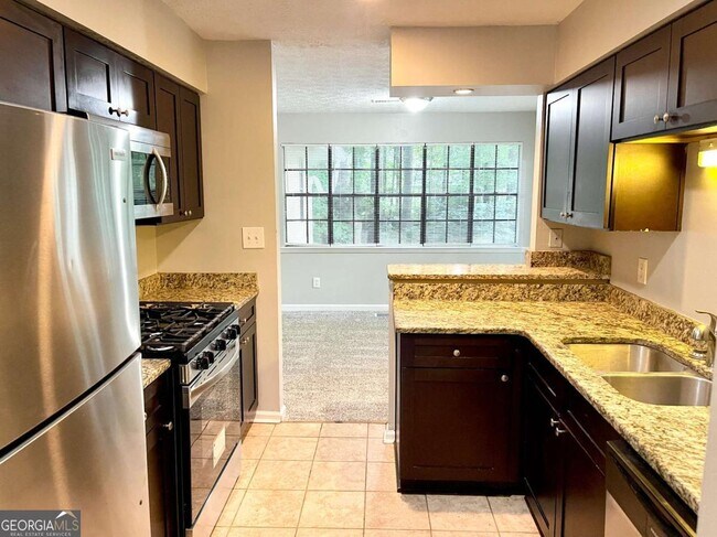 Building Photo - 415 Hillsdale Dr