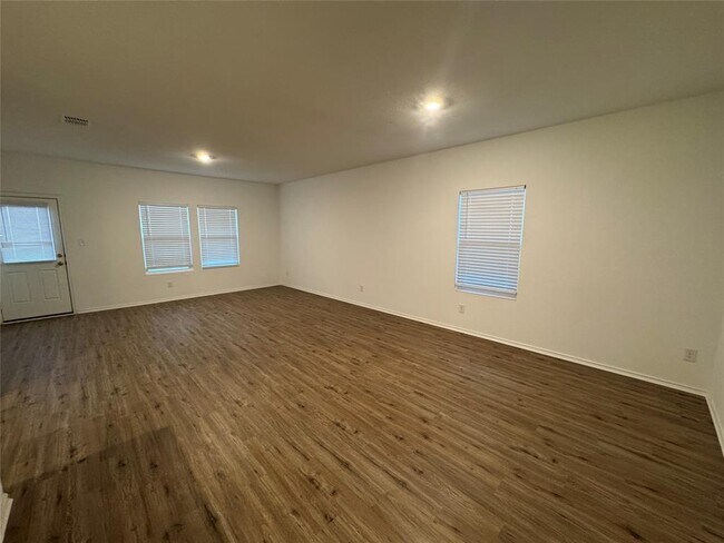 Building Photo - 502 Thunderstorm Ave