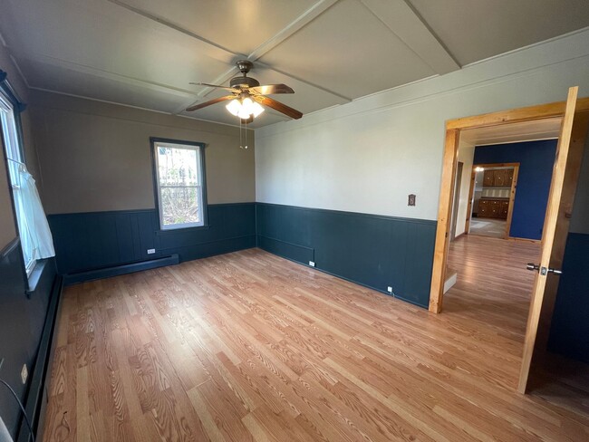 Building Photo - Colorful, eclectic 3-bedroom house in Pitt...