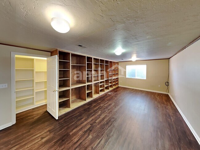 Building Photo - 143 N 700 W