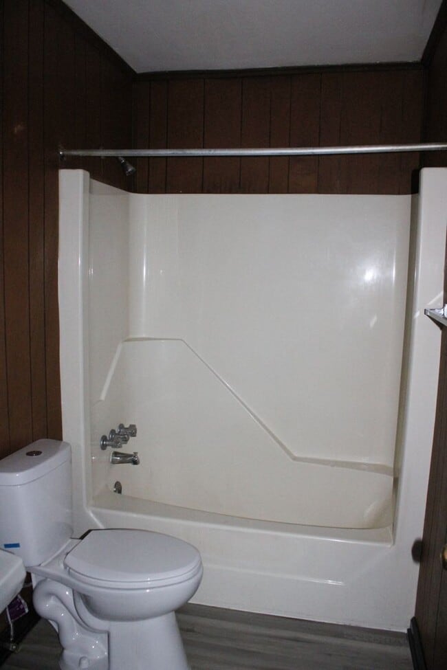 Building Photo - 204 Park Ave W