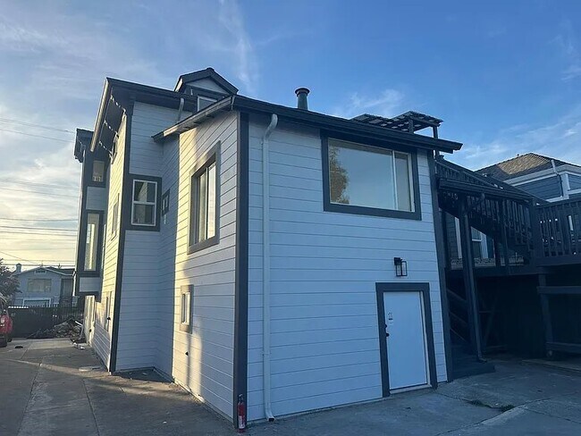 Building Photo - 3238 Adeline St