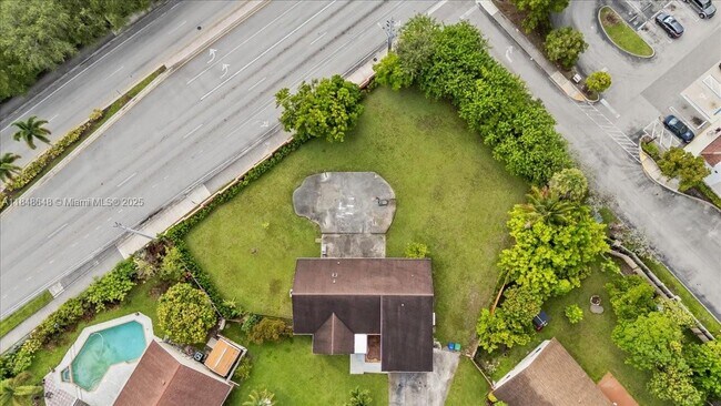 Building Photo - 8920 Crescent Dr