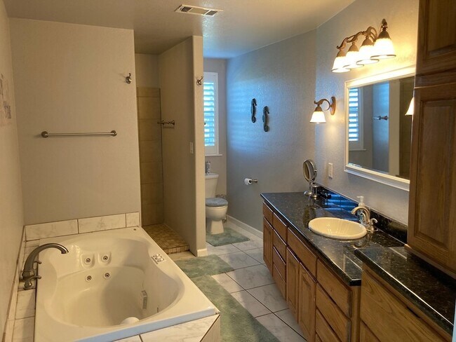 Building Photo - 215 Mountain Top