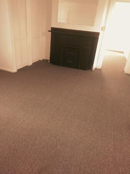 Building Photo - 300 E 12th Ave