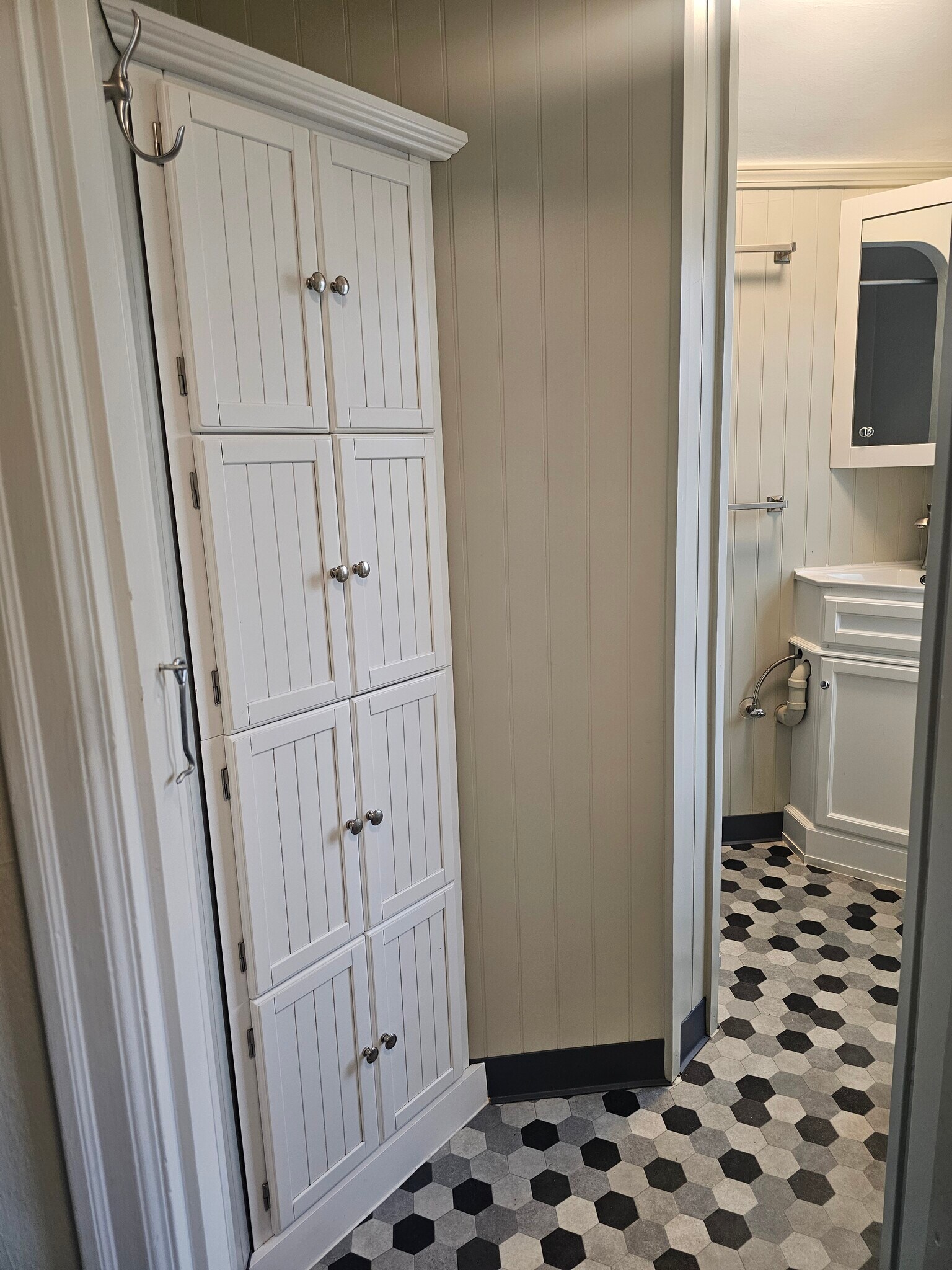 Building Photo - 6613 N Amherst St