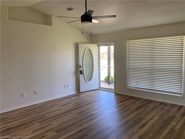 Building Photo - 2020 Palomino Dr