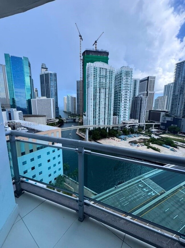 Building Photo - 350 S Miami Ave