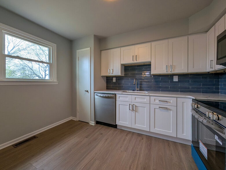 Building Photo - 1583 Yeakel Way