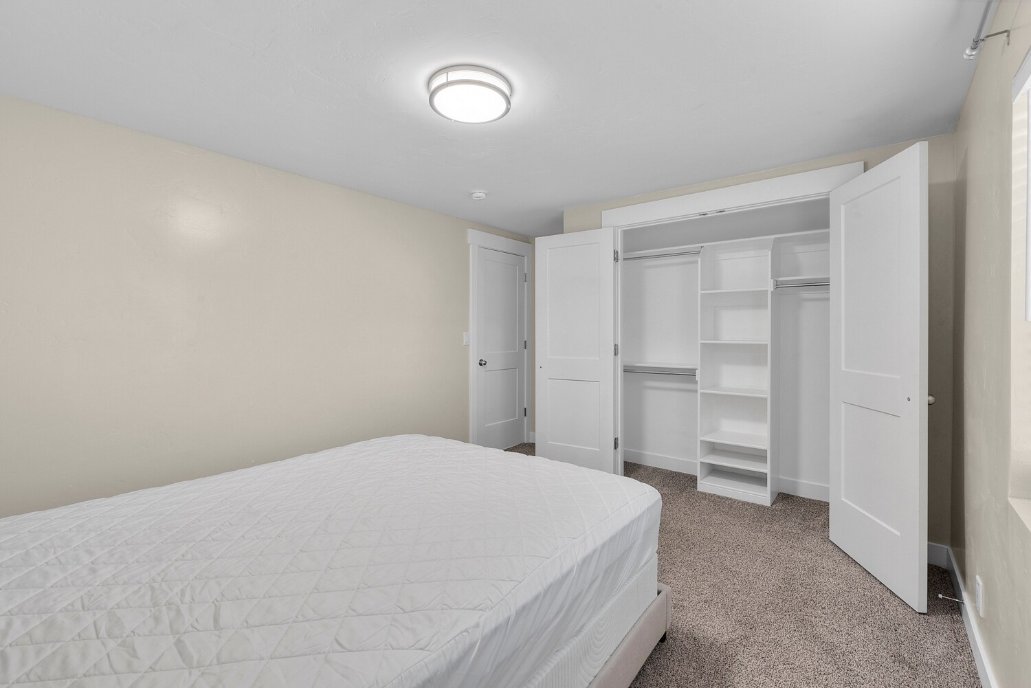 Building Photo - 10454 S Golden Willow Dr