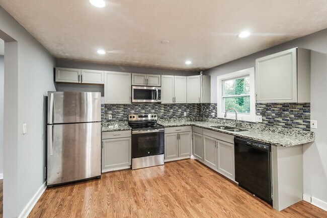 Building Photo - Fantastic 4bd/3ba home! Let yourself in!