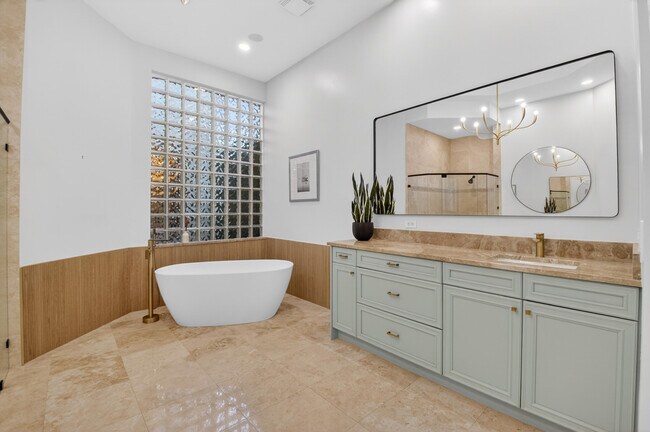Building Photo - 17921 Villa Club Way