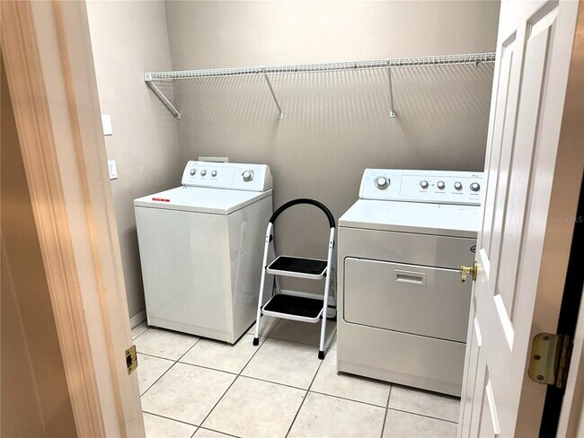 Building Photo - 417 Lake Butler Dr