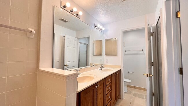 Building Photo - Spectacular 2 Story 2 bed and 2 bath condo at Regent Park!!