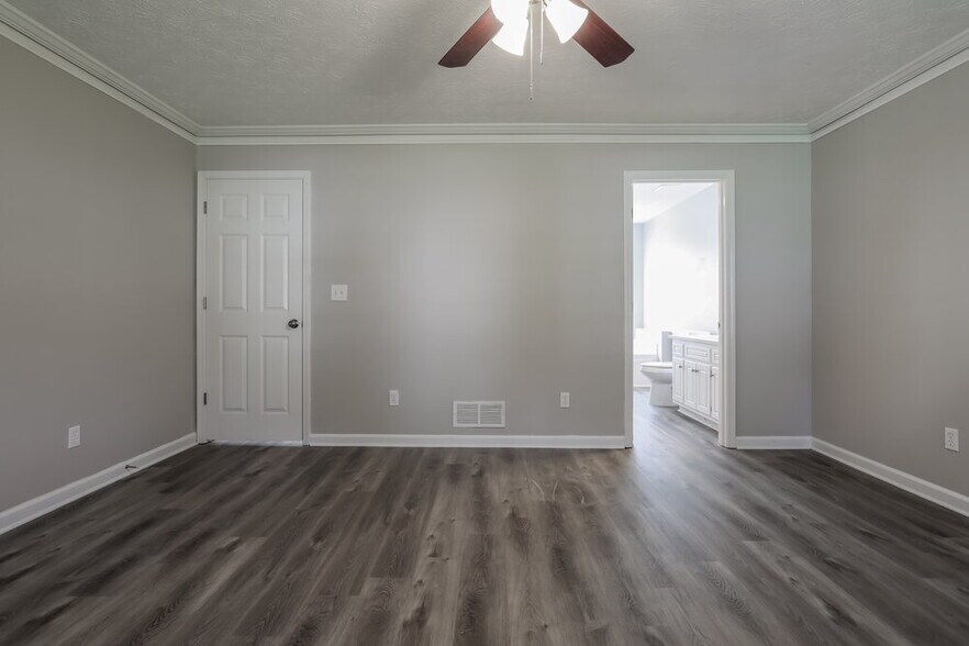 Building Photo - 700 Allen's Landing Dr SE