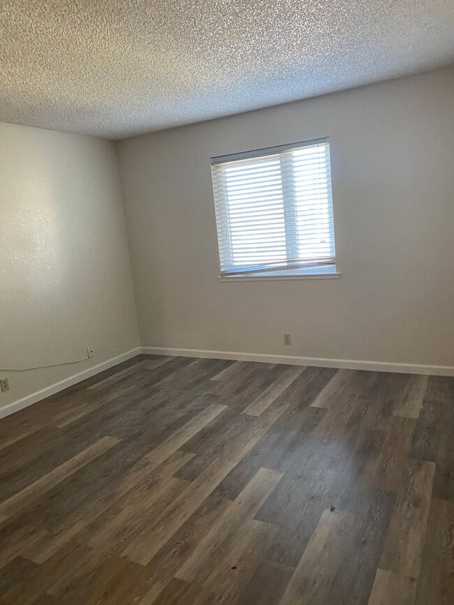 Building Photo - 555 E Patriot Blvd