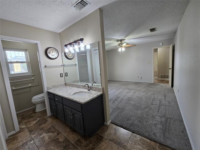 Building Photo - 301 E 6th St