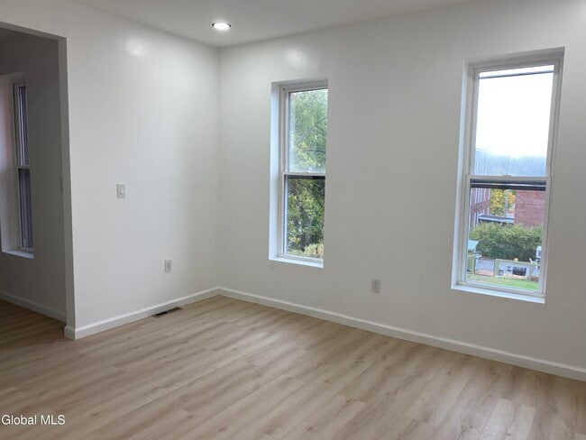 Building Photo - 13 Kimball St