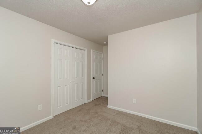 Building Photo - 175 Sumer Ln N