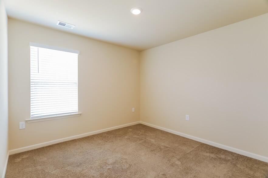 Building Photo - 275 Smith Glen Dr