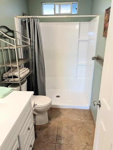 Building Photo - 1620 1/4 York Dr