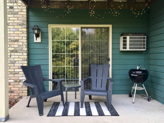 Private Patio - 135 W Oak Leaf Dr