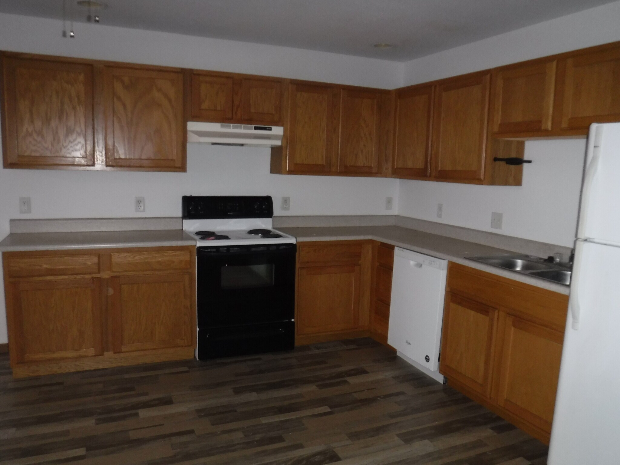 Building Photo - 5602 Valley View Dr